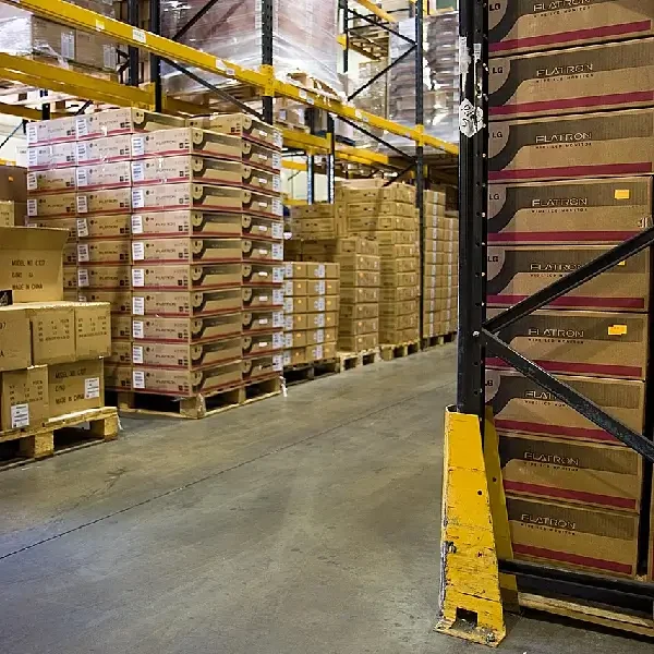 Industrial cleaning equipment for warehouses and distribution centres